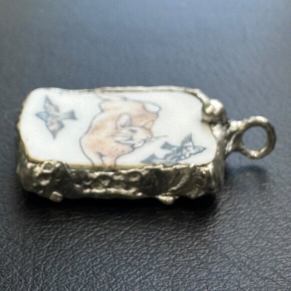 Reversible Peter Rabbit Wedgwood Broken China Pendant With Silver Artisan Bezel - Picture 10 of 12